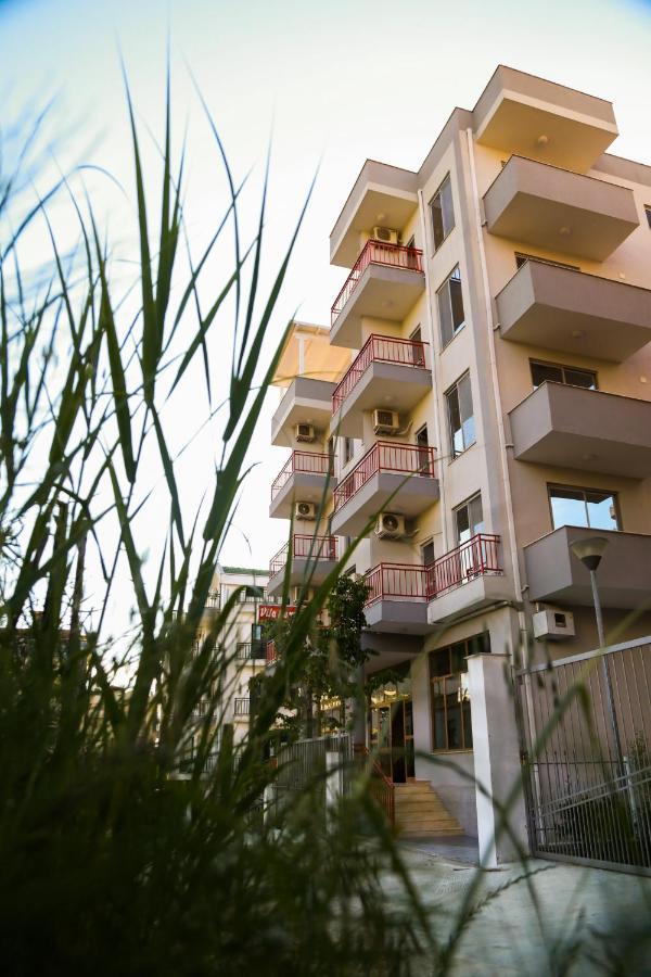 Vila Namiku Hotel Durres Exterior photo